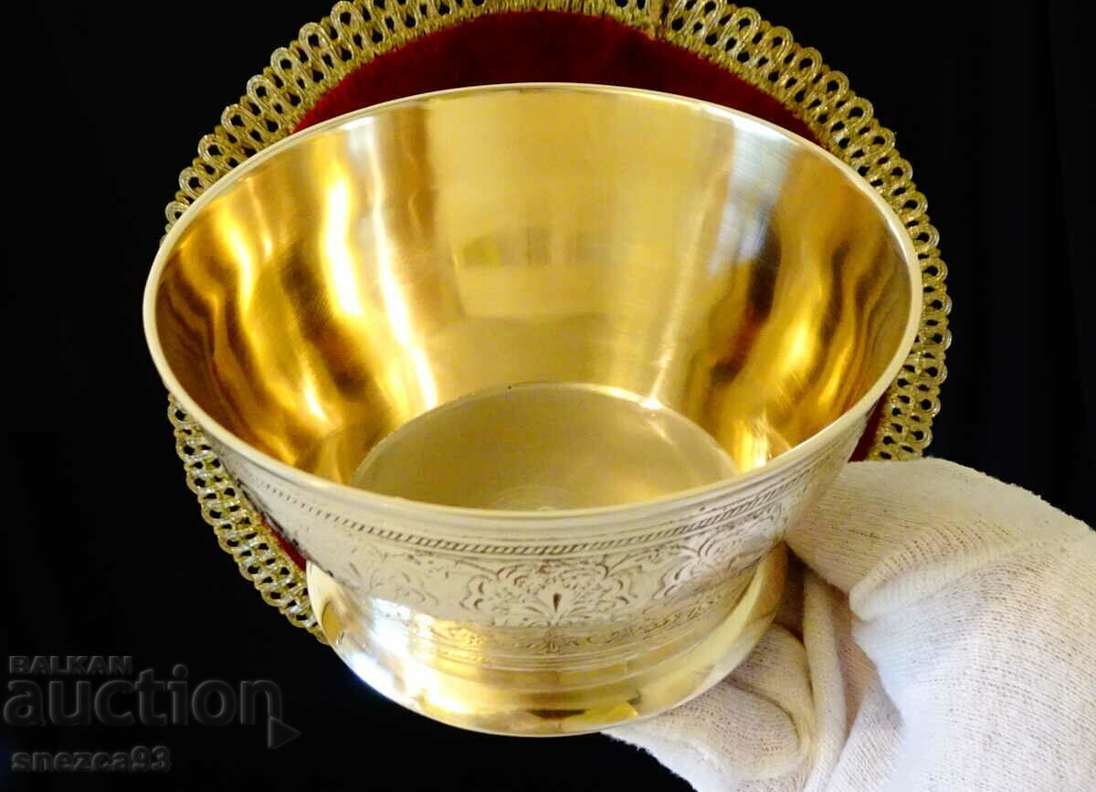 Delivery of British India bronze candy bowl, marked. Delivery of British India bronze candy bowl, marked.