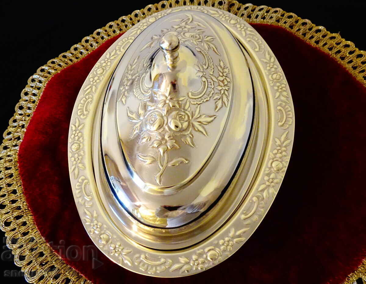 Auction Bronze serving dish with lid, roses, baroque Auction Bronze serving dish with lid, roses, baroque