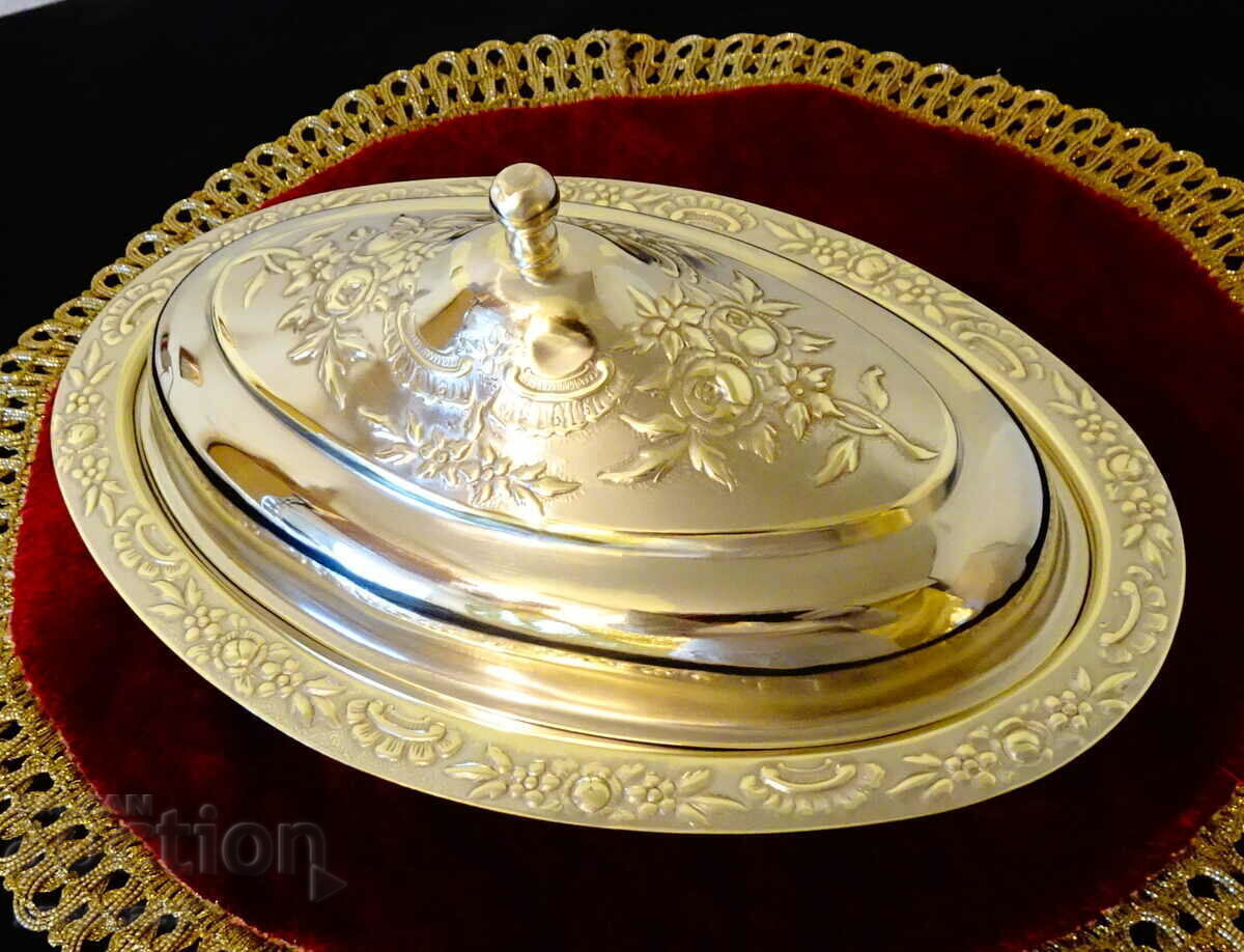 Bronze serving dish with lid, roses, baroque Bronze serving dish with lid, roses, baroque