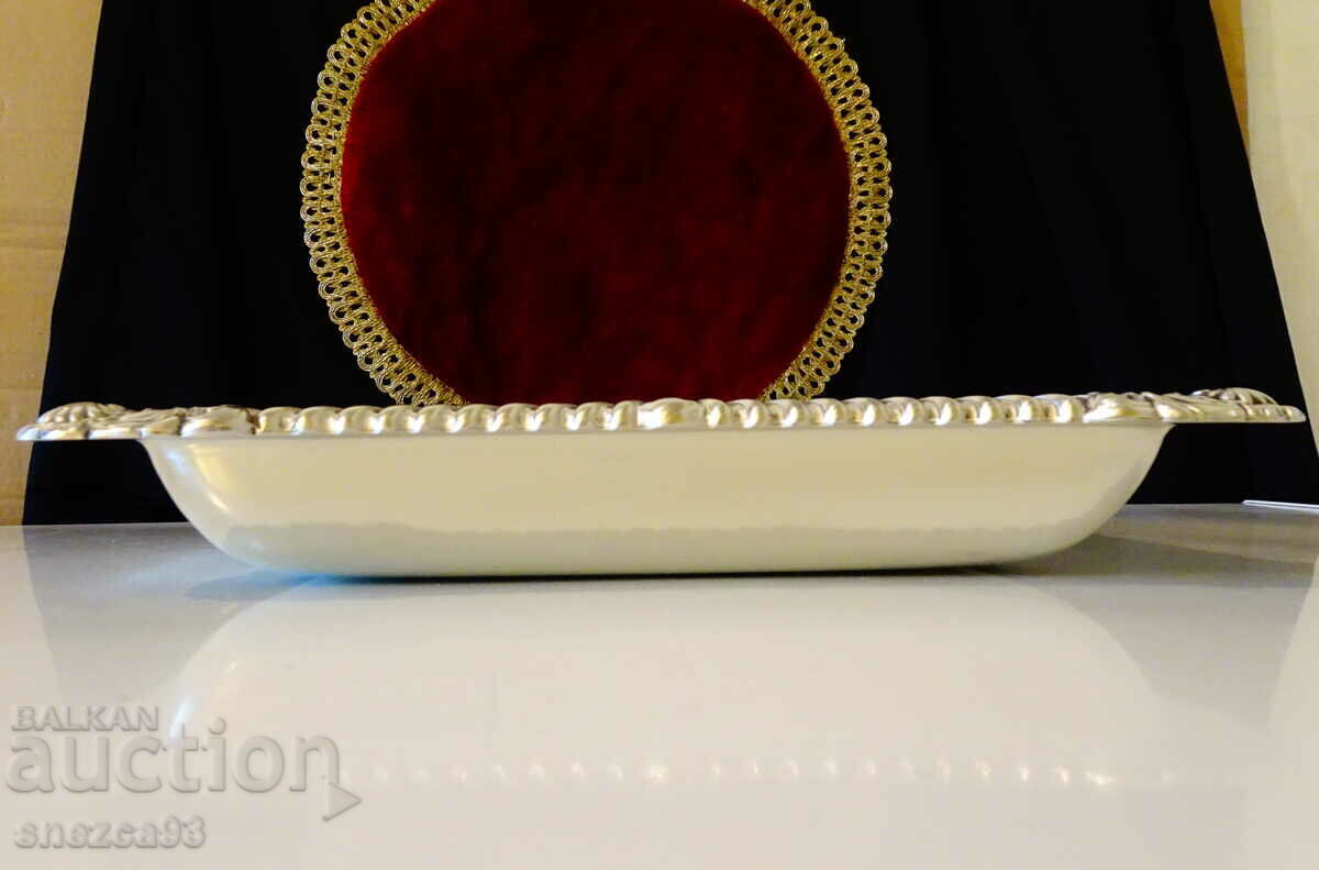 Delivery of English baroque serving dish 850 g. Delivery of English baroque serving dish 850 g.