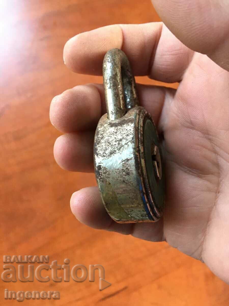 Auction  PADLOCK SUITCASE PADLOCK ANTIQUE WITHOUT KEY