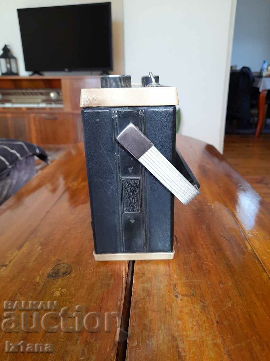 Old radio, radio receiver Geolog with price 38.00 BGN | € 19.43 Old radio, radio receiver Geolog with price 38.00 BGN | € 19.43