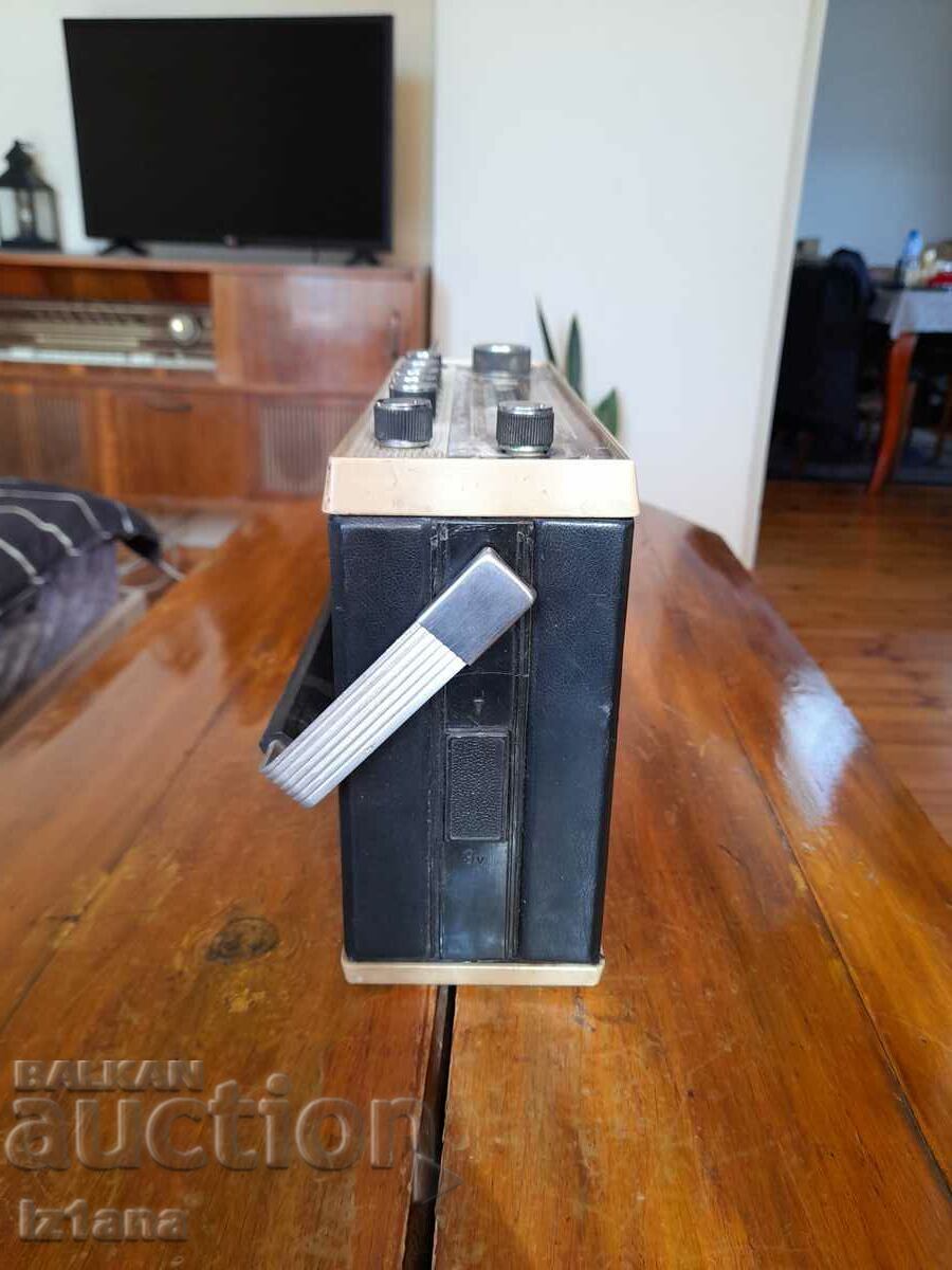 Delivery of Old radio, radio receiver Geolog Delivery of Old radio, radio receiver Geolog