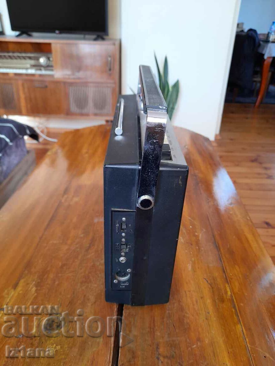 Delivery of Old Music Air radio cassette player Delivery of Old Music Air radio cassette player