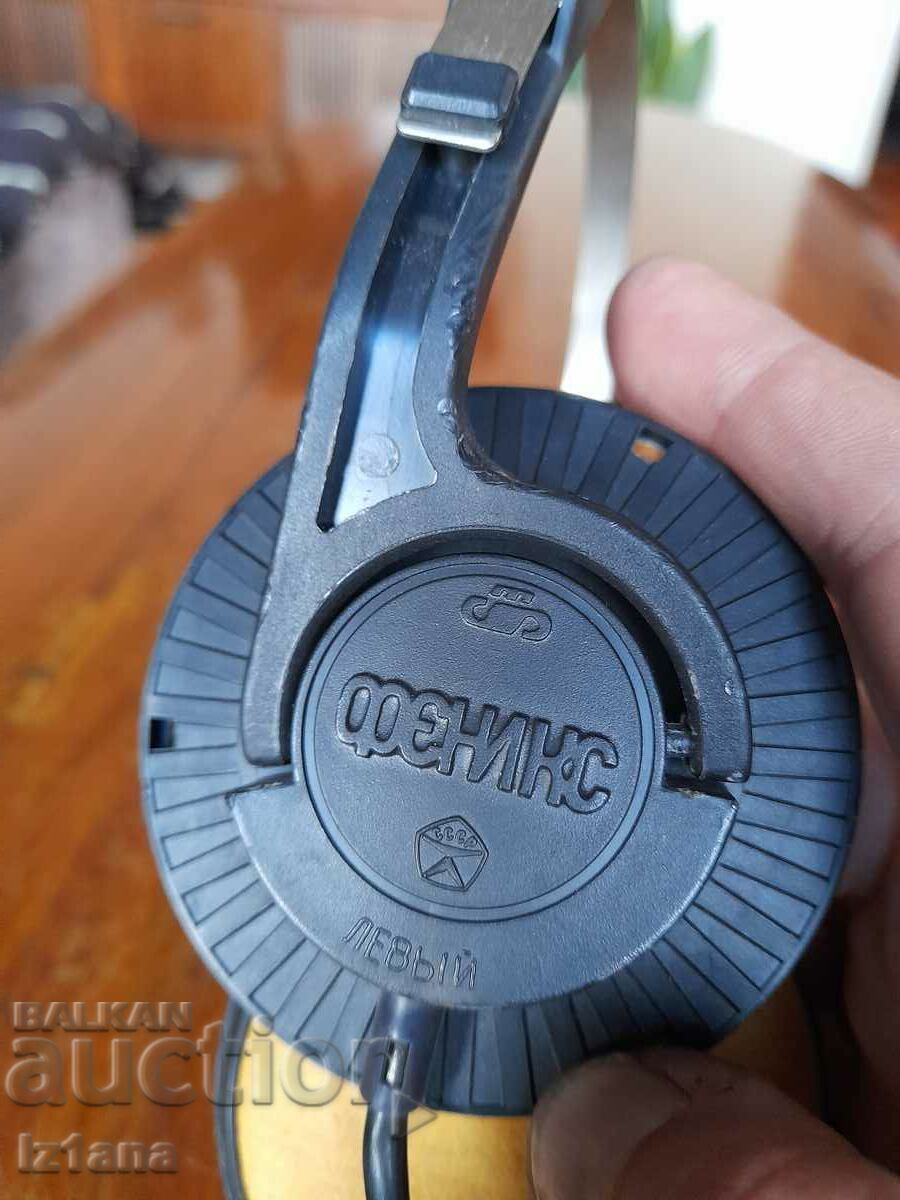 Delivery of Old Phoenix headphones