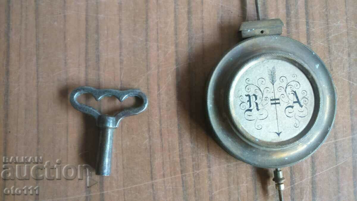 Livrarea SEMNUL PENDULUI ȘI CHEIA PENTRU CEAS DE PERETE JUNGHANS
