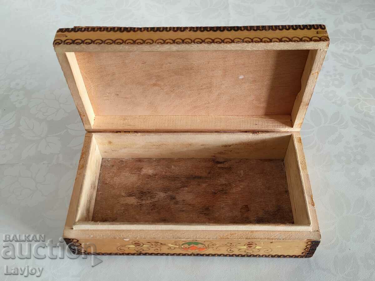 Pyrographed wooden box BNA - 5 Pyrographed wooden box BNA - 5