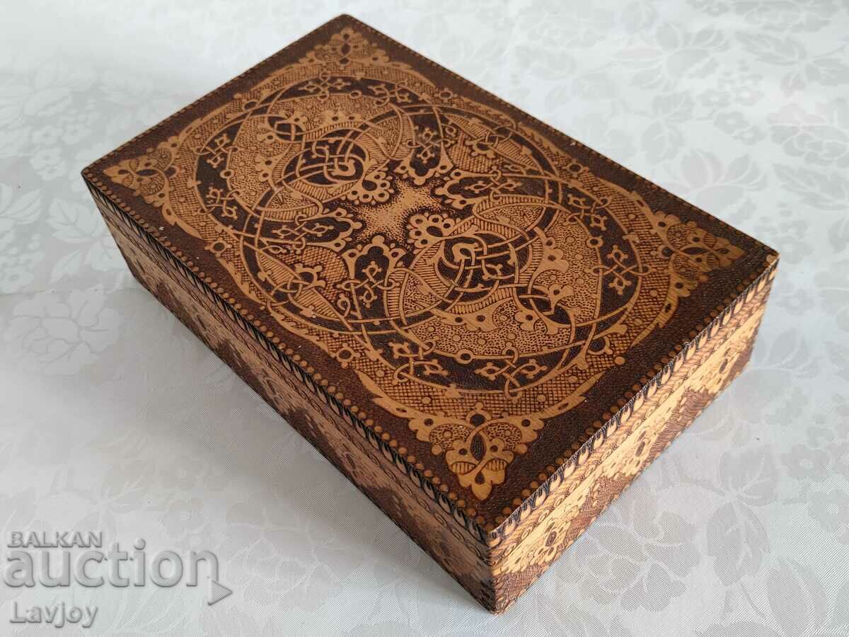 Δημοπρασία Παλιό πυρογραφικό ξύλινο κουτί Δημοπρασία Παλιό πυρογραφικό ξύλινο κουτί