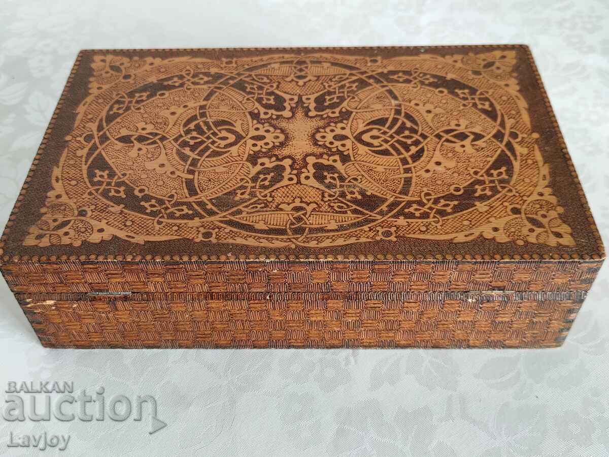 Παράδοση Παλιό πυρογραφικό ξύλινο κουτί Παράδοση Παλιό πυρογραφικό ξύλινο κουτί