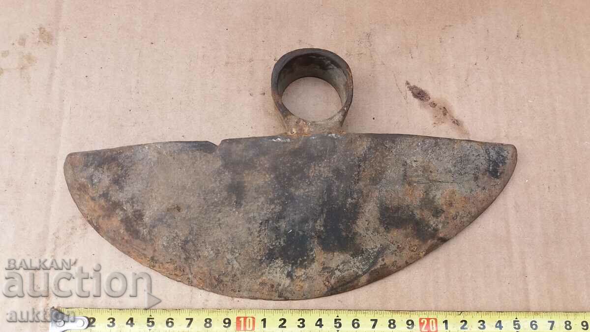 Auction WROUGHT RENAISSANCE WROUGHT HOE Auction WROUGHT RENAISSANCE WROUGHT HOE