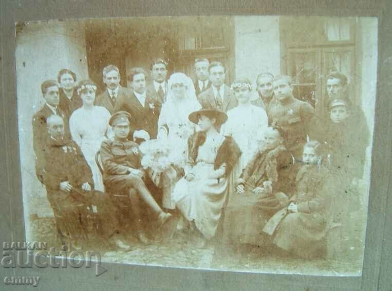 Nunta din carton foto veche cu preț 8.00 BGN | € 4.09 Nunta din carton foto veche cu preț 8.00 BGN | € 4.09