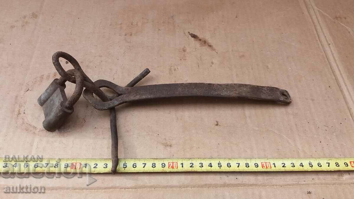 WROUGHT RENAISSANCE MANDALA WITH PADLOCK - 5 WROUGHT RENAISSANCE MANDALA WITH PADLOCK - 5