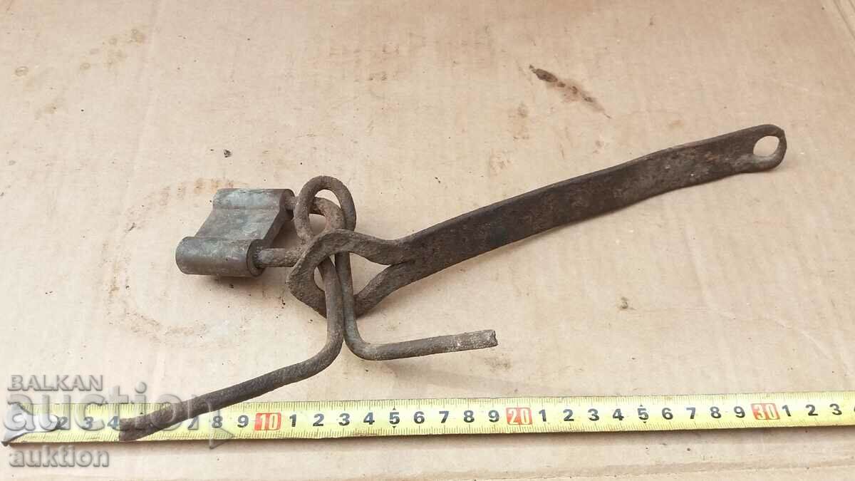 WROUGHT RENAISSANCE MANDALA WITH PADLOCK - 7 WROUGHT RENAISSANCE MANDALA WITH PADLOCK - 7