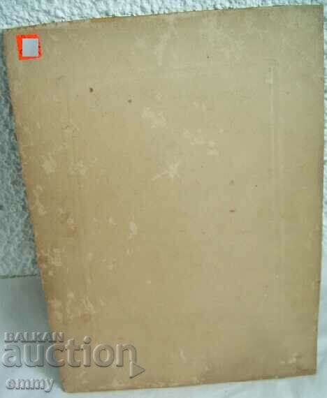 Livrarea Fotografie veche a unui copil din carton cu o păpușă Livrarea Fotografie veche a unui copil din carton cu o păpușă