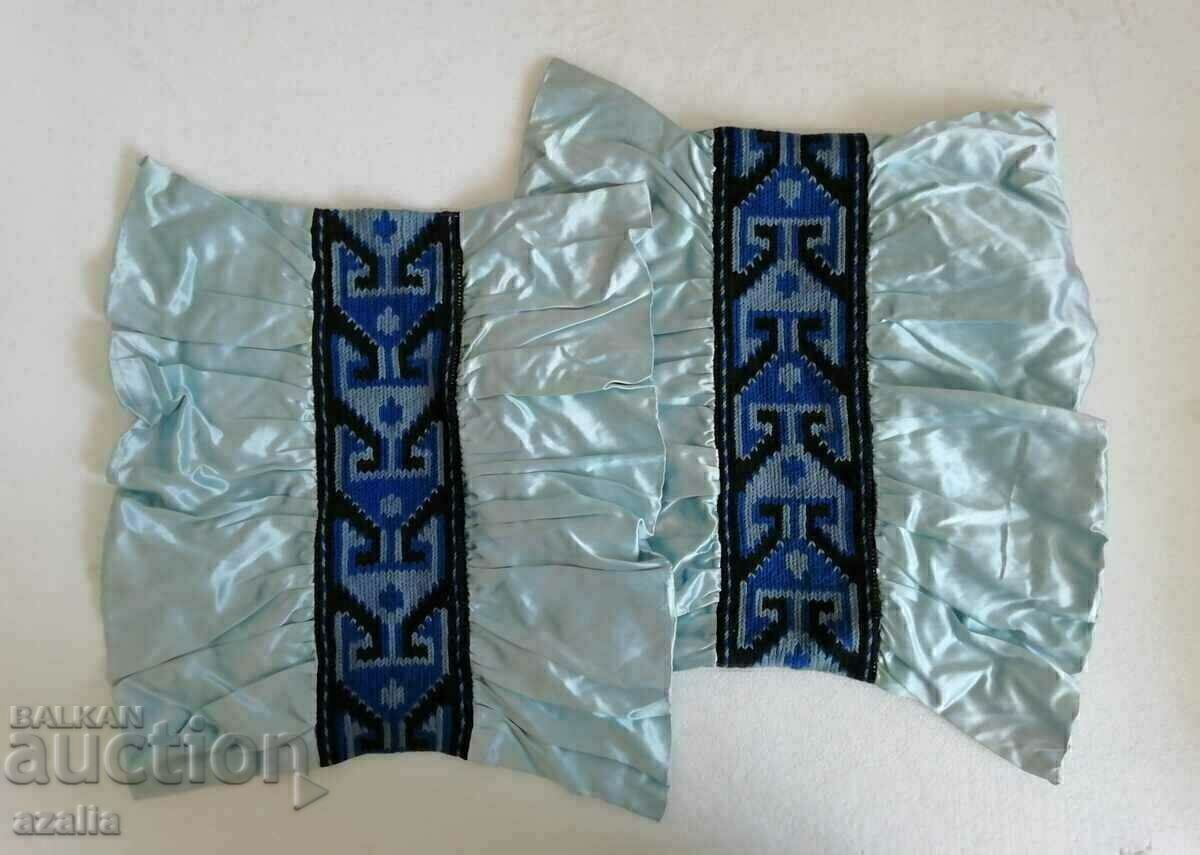 Delivery of 2 embroidered covers, handmade