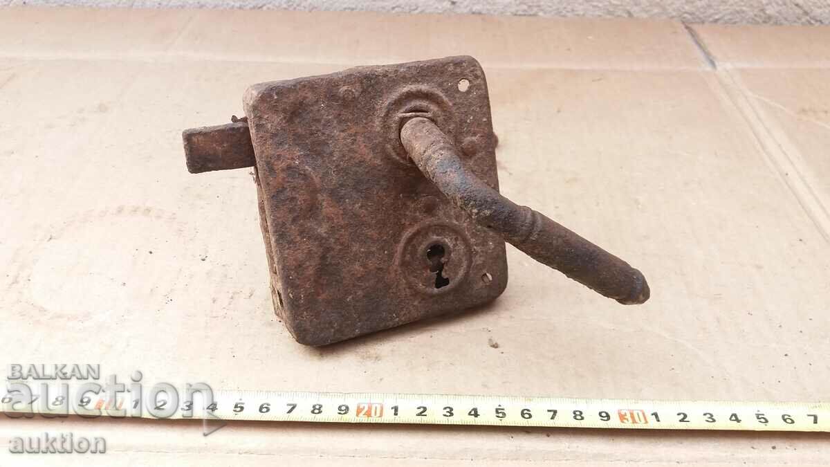 КОВАНА ВЪЗРОЖДЕНСКА БРАВА с цена 5.99 лв. | € 3.06 КОВАНА ВЪЗРОЖДЕНСКА БРАВА с цена 5.99 лв. | € 3.06