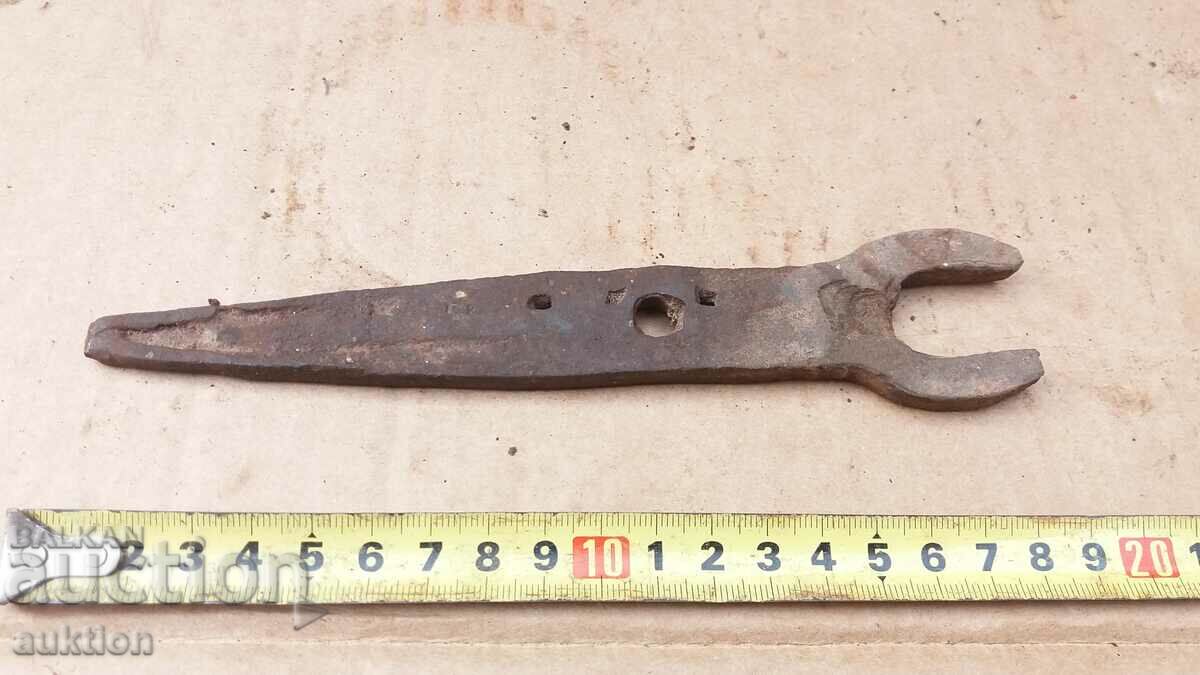 Auction SOLID FORGED RENAISSANCE WRENCH - TOOL Auction SOLID FORGED RENAISSANCE WRENCH - TOOL