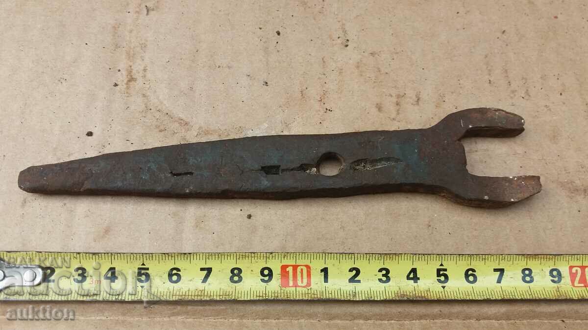 Delivery of SOLID FORGED RENAISSANCE WRENCH - TOOL Delivery of SOLID FORGED RENAISSANCE WRENCH - TOOL