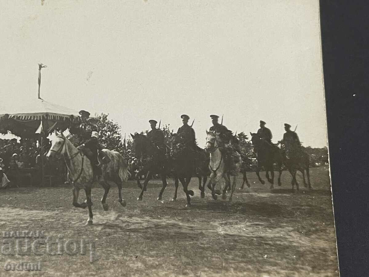 2718 Paradă cavalerilor militari din Regatul Bulgariei din anii 1930 cu preț 10.00 BGN | € 5.11