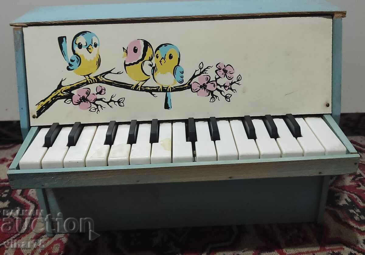 Licitație PIAN PENTRU COPII VECHI Licitație PIAN PENTRU COPII VECHI