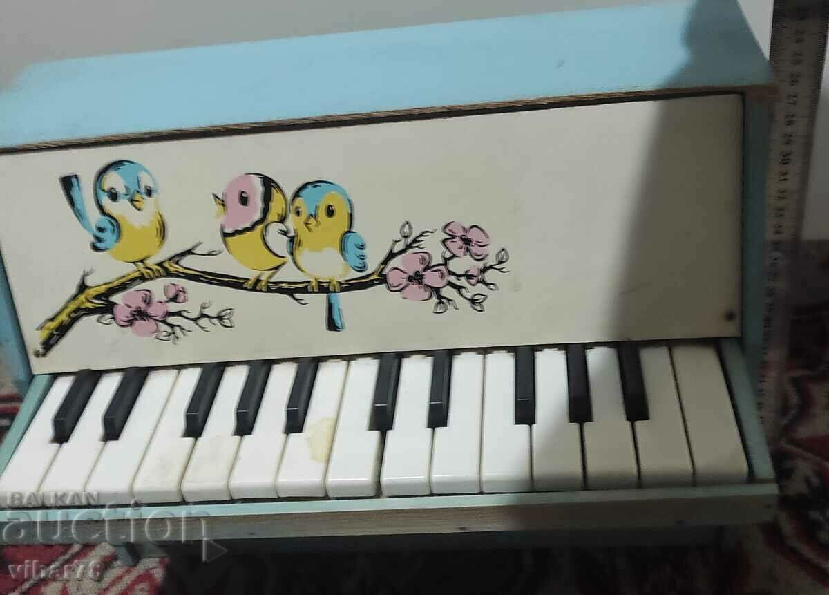 OLD CHILDREN'S PIANO - 5