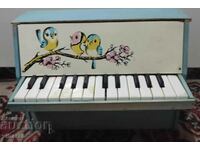 OLD CHILD PIANO