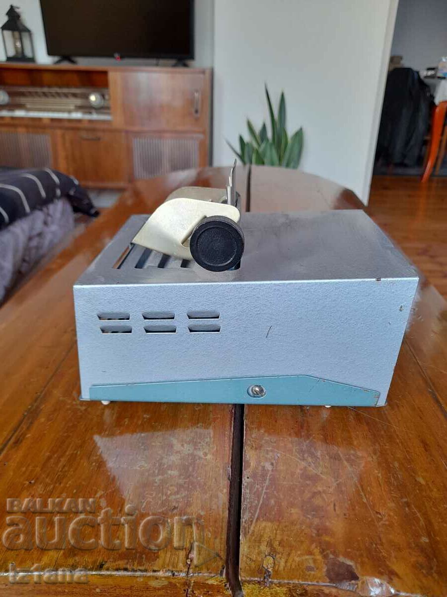 Old projector with price 55.00 BGN | € 28.12
