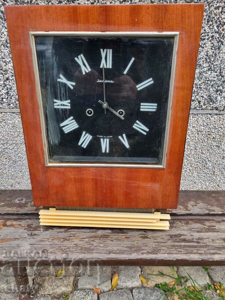 Стенен часовник Янтар