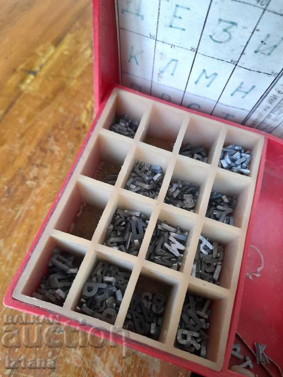 An old box with a set of metal letters and numbers - 5 An old box with a set of metal letters and numbers - 5