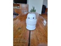 Veche fasungă de porțelan