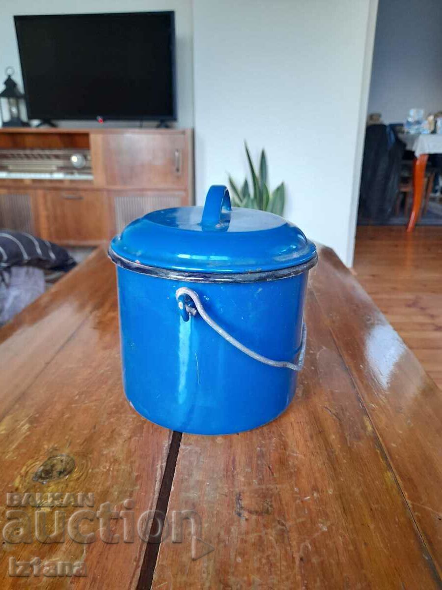 Auction Old enameled saucepan Auction Old enameled saucepan