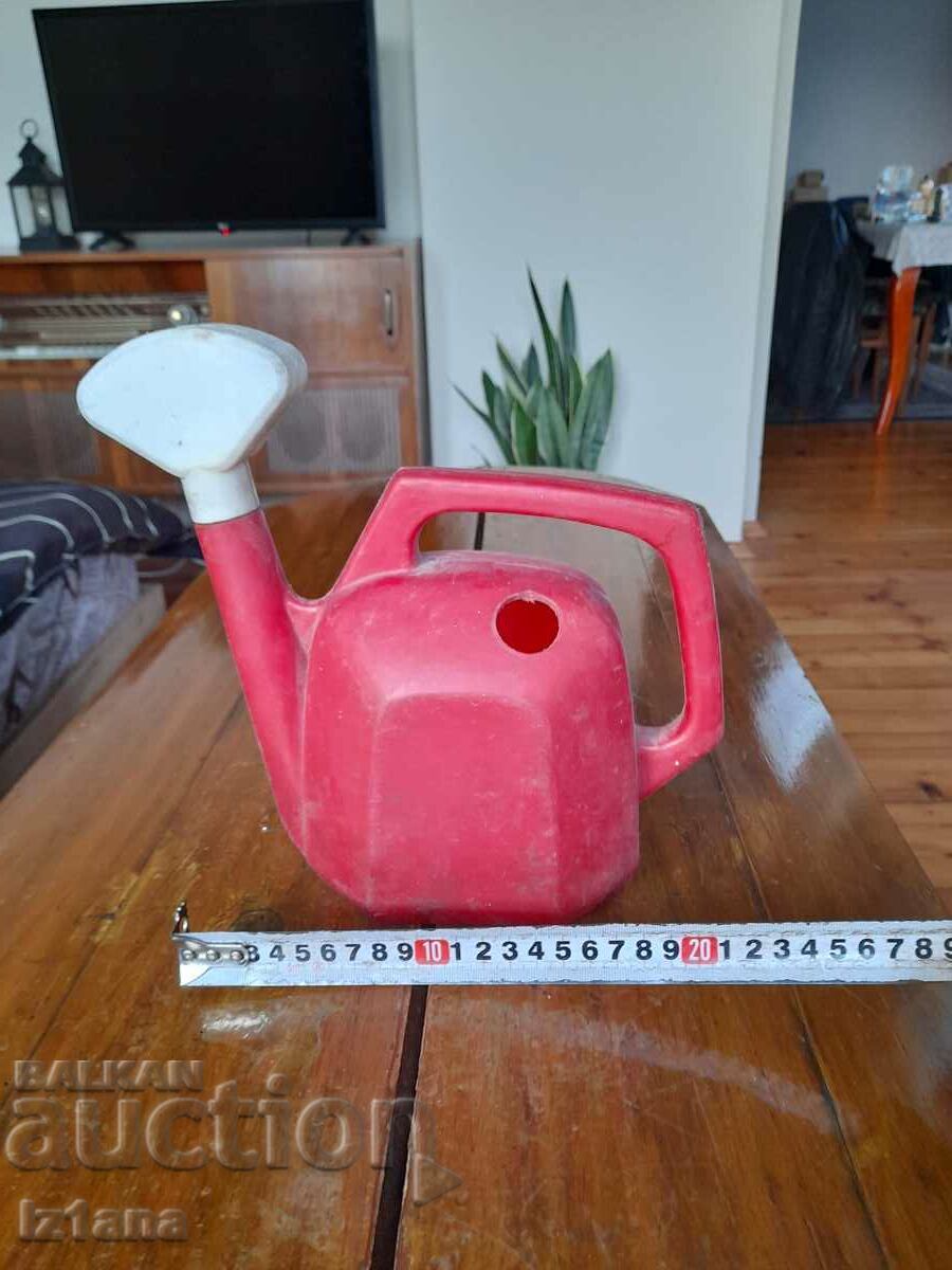 Δημοπρασία Παλιό παιδικό ποτιστήρι Δημοπρασία Παλιό παιδικό ποτιστήρι