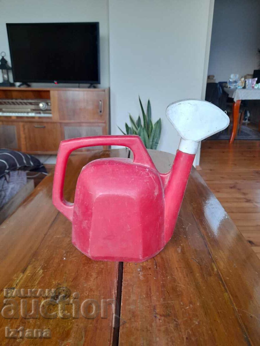 Παλιό παιδικό ποτιστήρι Παλιό παιδικό ποτιστήρι