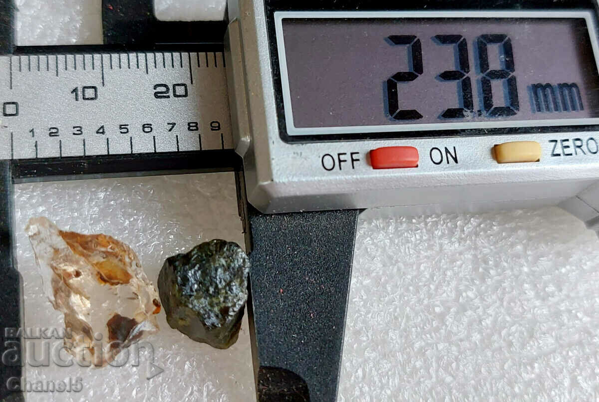 Licitație LOT DE SCAPOLIT DE AUR SI TURMALINE VERDE - (490) Licitație LOT DE SCAPOLIT DE AUR SI TURMALINE VERDE - (490)