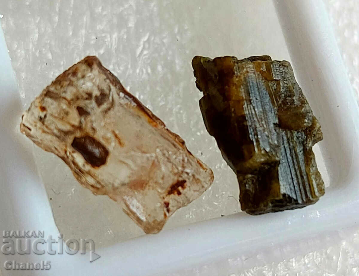 LOT OF GOLD SCAPOLIT AND GREEN TOURMALINE - (493) with price 9.90 BGN | € 5.06 LOT OF GOLD SCAPOLIT AND GREEN TOURMALINE - (493) with price 9.90 BGN | € 5.06