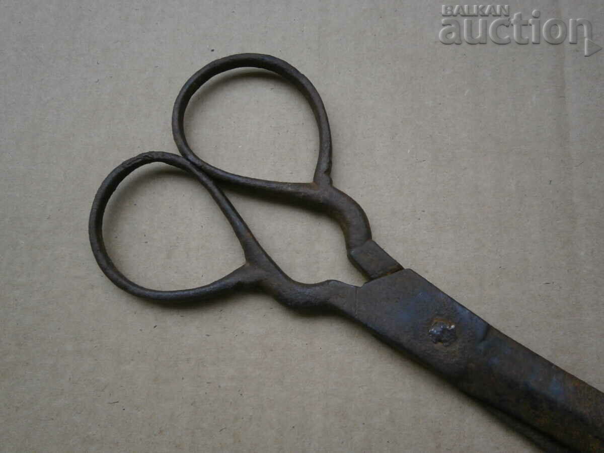 Delivery of ancient Revival forged large scissors Delivery of ancient Revival forged large scissors