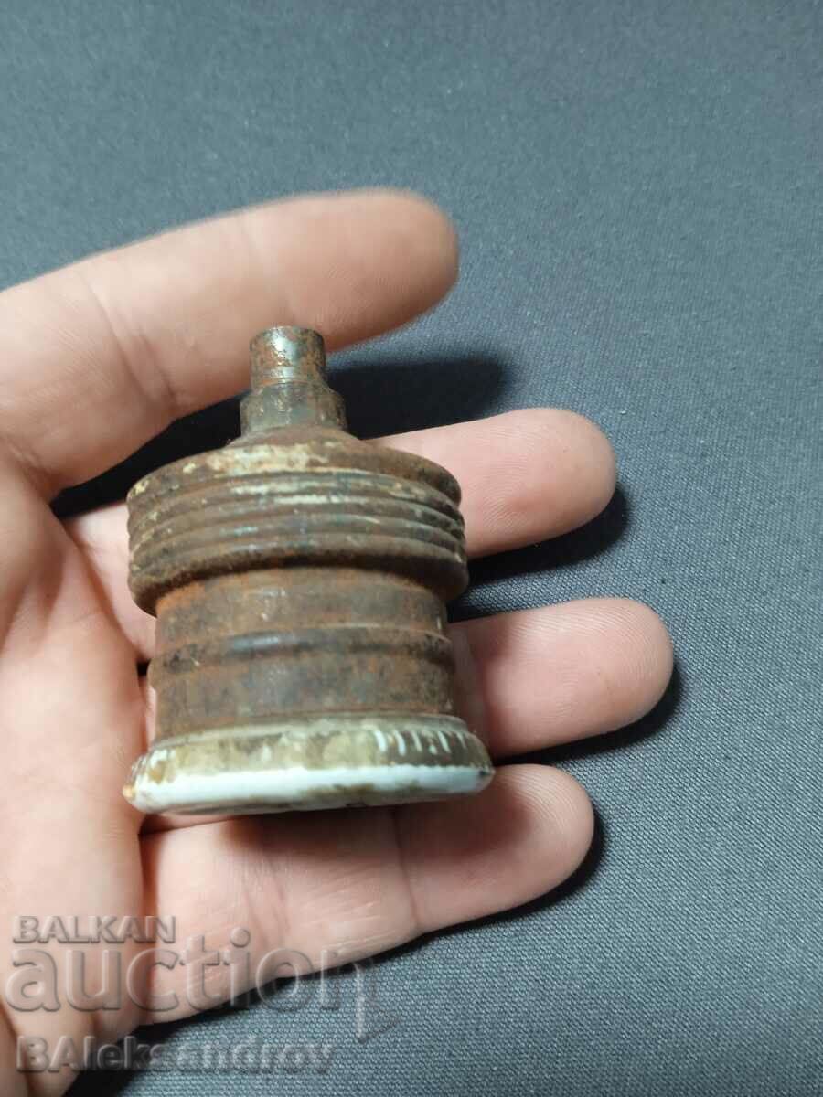 Delivery of Old ceramic socket