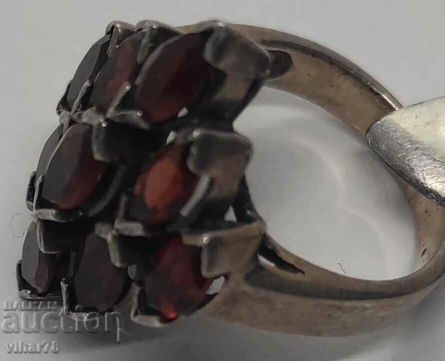 Auction WOMEN'S SILVER RING WITH GARNET Auction WOMEN'S SILVER RING WITH GARNET