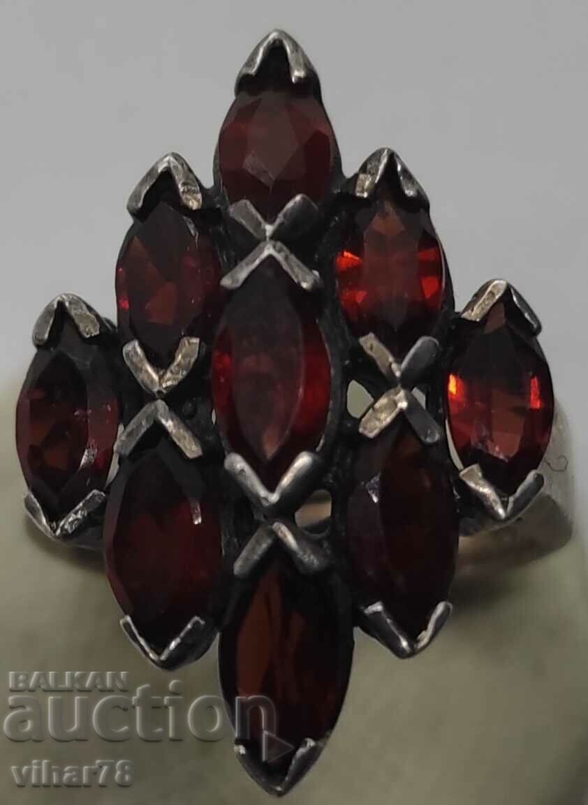 WOMEN'S SILVER RING WITH GARNET
