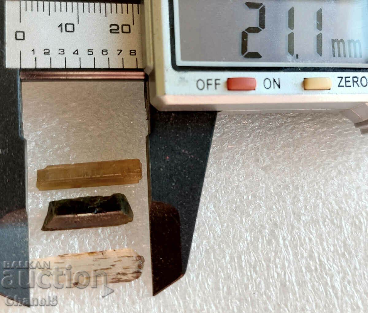 Auction  LOT SCAPOLITE AND GREEN TOURMALINE - (499)