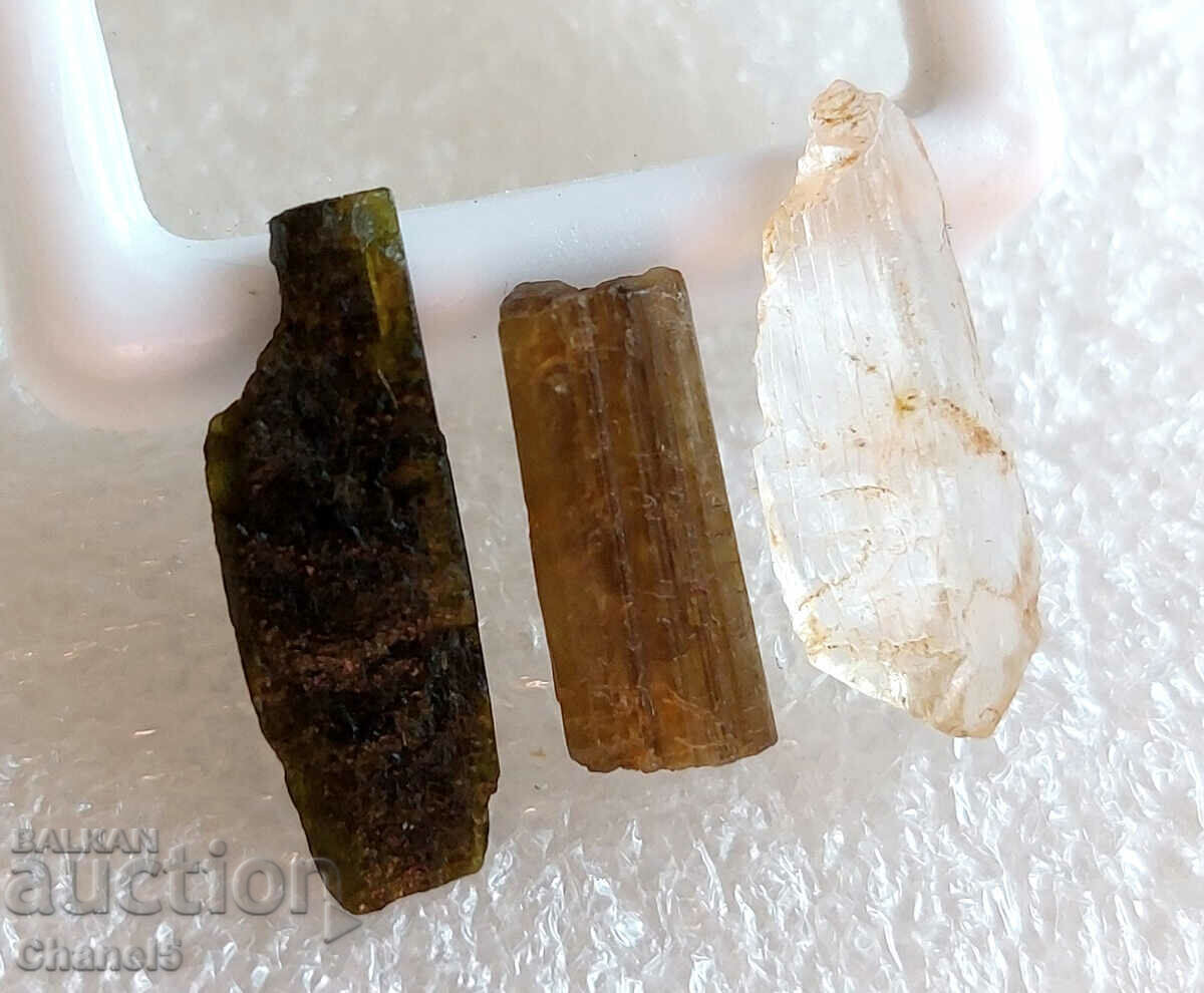 LOT SCAPOLITE AND GREEN TOURMALINE - (500) with price 9.90 BGN | € 5.06