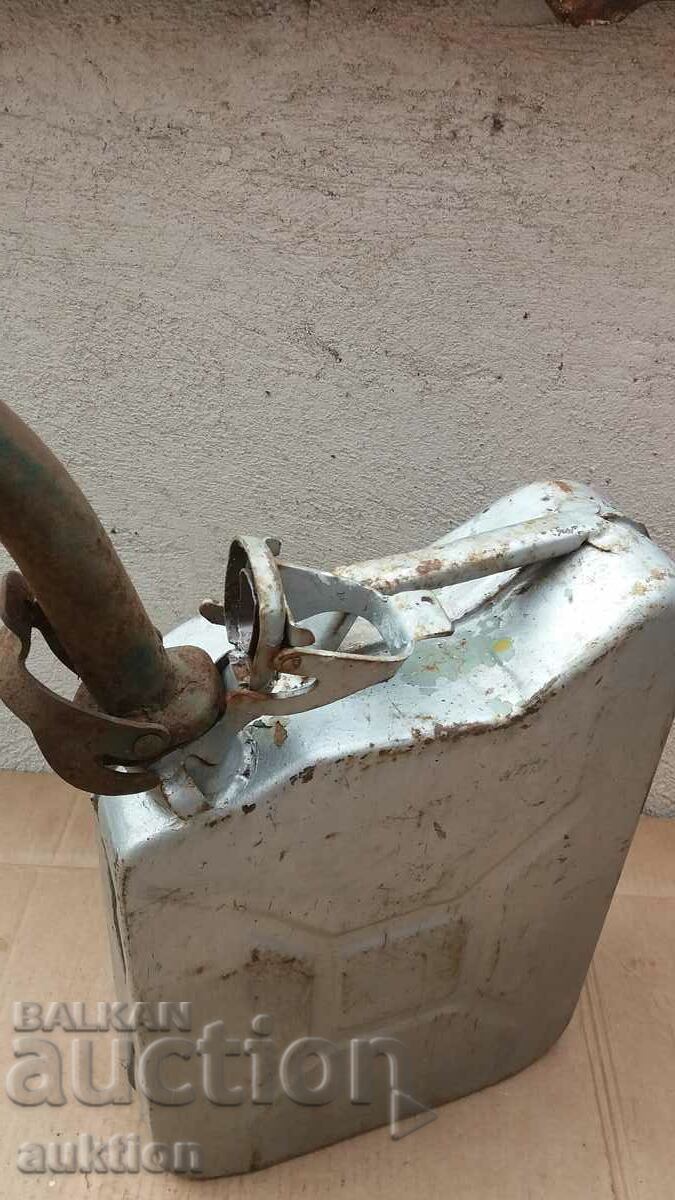 Auction MILITARY METAL TUBE WITH FUNNEL AND MARKING 20 LITERS Auction MILITARY METAL TUBE WITH FUNNEL AND MARKING 20 LITERS
