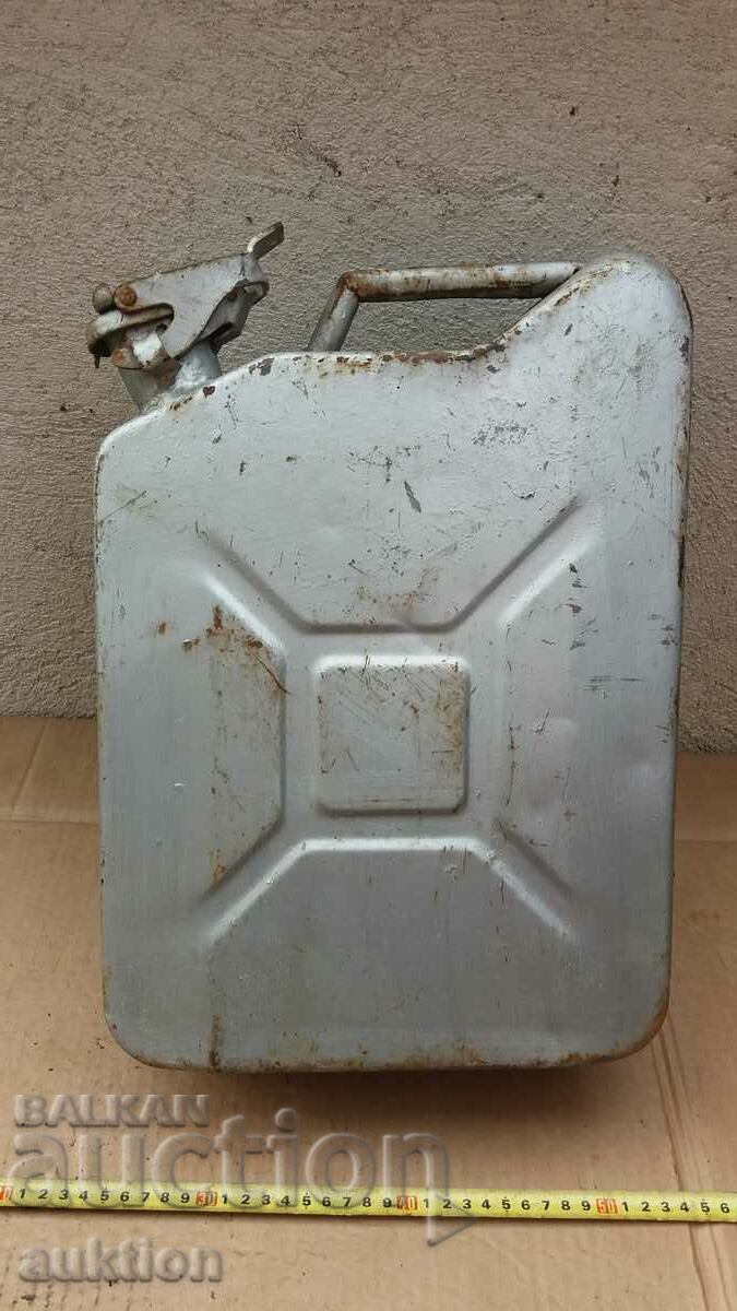 Delivery of MILITARY METAL TUBE WITH FUNNEL AND MARKING 20 LITERS Delivery of MILITARY METAL TUBE WITH FUNNEL AND MARKING 20 LITERS