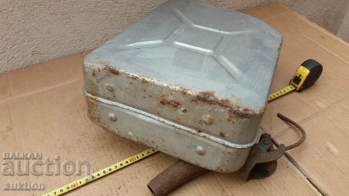 MILITARY METAL TUBE WITH FUNNEL AND MARKING 20 LITERS - 6 MILITARY METAL TUBE WITH FUNNEL AND MARKING 20 LITERS - 6