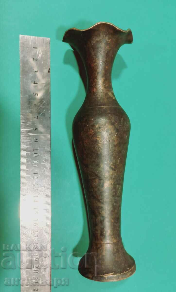 Delivery of Old brass vase Delivery of Old brass vase