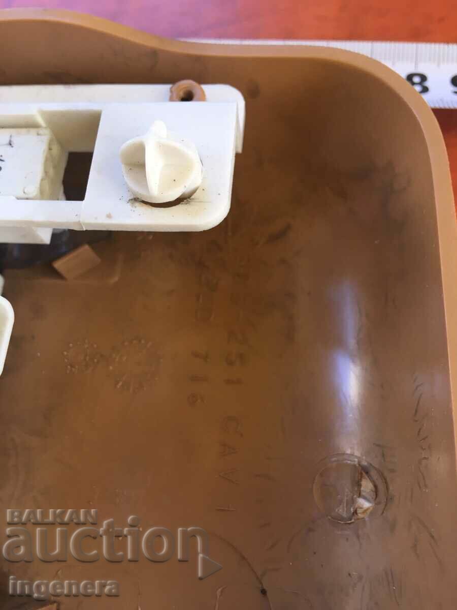 JEEP GRAND CHEROKEE 4 LITER PLASTIC COVER - 5 JEEP GRAND CHEROKEE 4 LITER PLASTIC COVER - 5