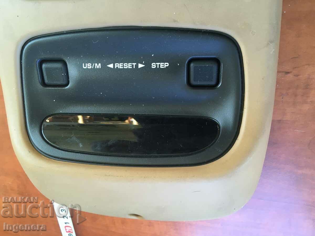 Auction JEEP GRAND CHEROKEE 4 LITER PLASTIC COVER Auction JEEP GRAND CHEROKEE 4 LITER PLASTIC COVER