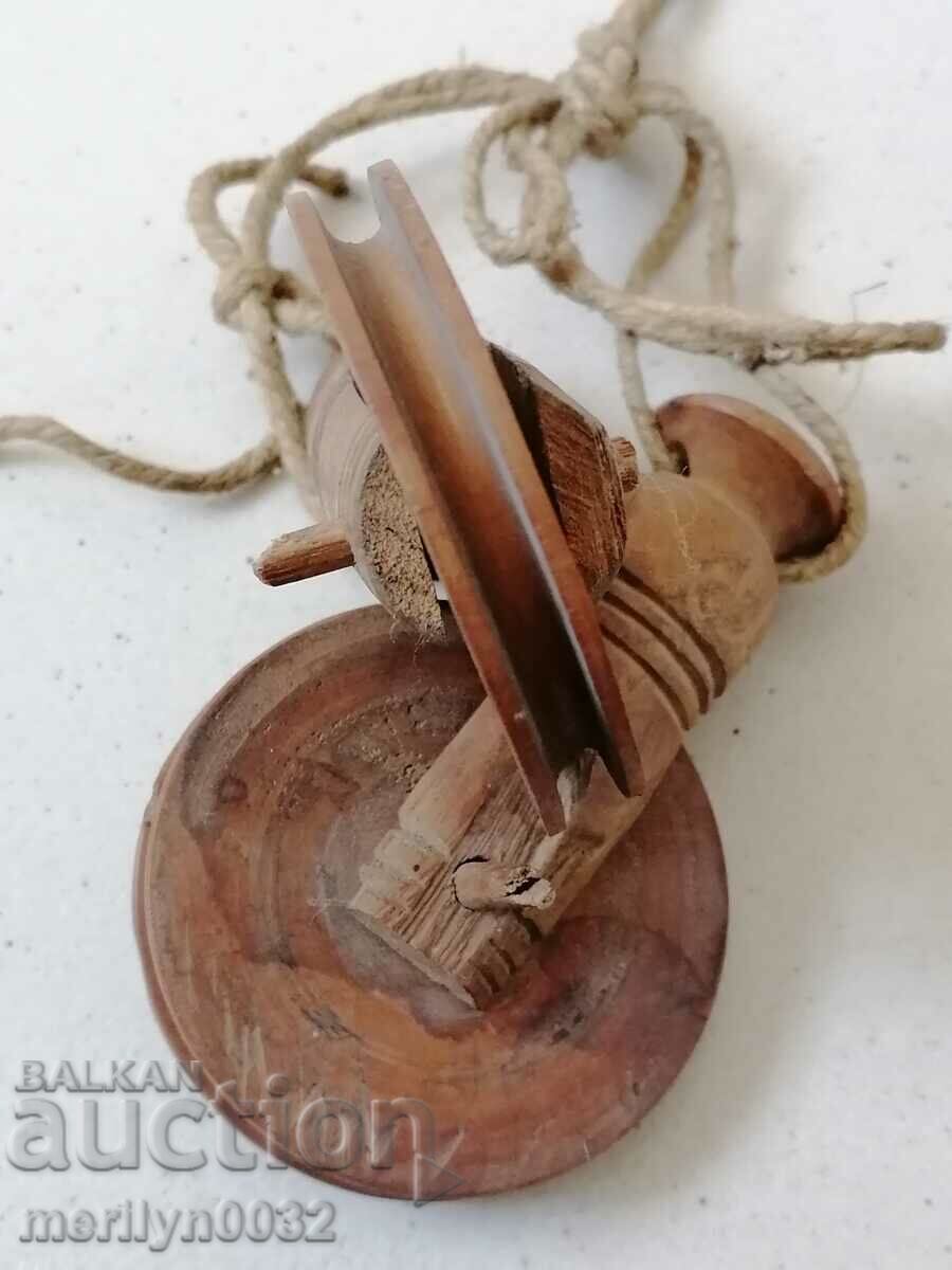 Delivery of Old wood pulleys, polispast for loom, wooden, primitive Delivery of Old wood pulleys, polispast for loom, wooden, primitive