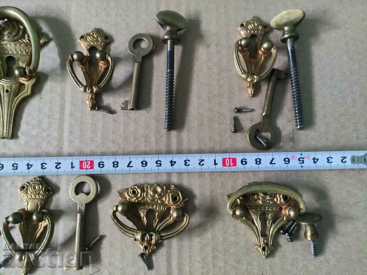 Auction Hardware, metal handles Auction Hardware, metal handles