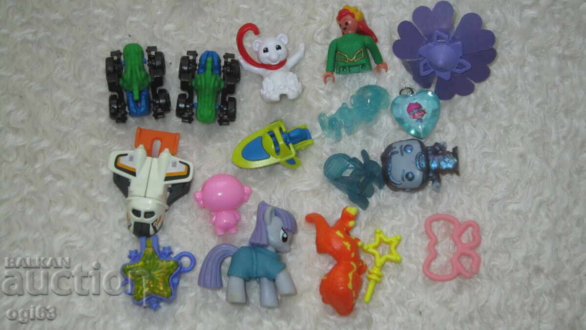 Licitație o mulțime de jucării Kinder